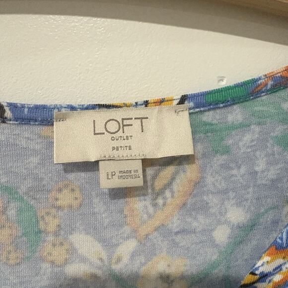 Ann Taylor LOFT OUTLET | Dress Midi Floral Blue Short Sleeve- Large Petite - Picture 5 of 8